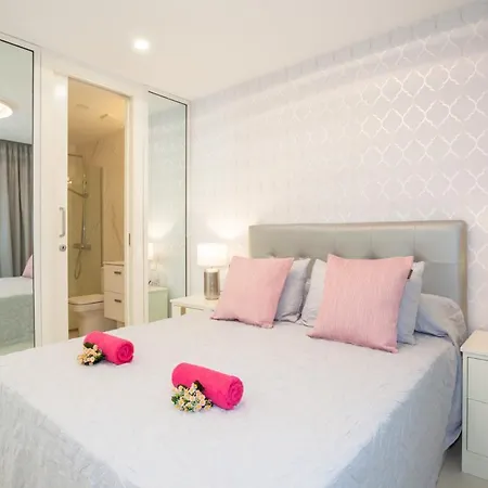 Puerto Del Carmen Sleeps 6 With Air Con And Wifi