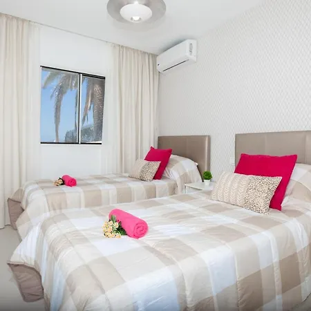 Puerto Del Carmen Sleeps 6 With Air Con And Wifi